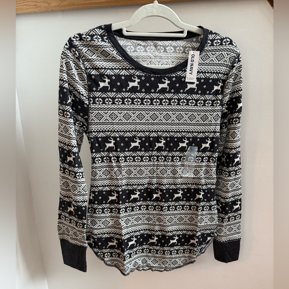 NWT Old Navy Charcoal and White Reindeer Patterned Holiday Women's Thermal Shirt